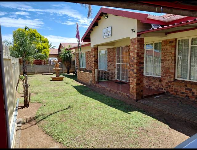 3 BEDROOM FREEHOLD FOR SALE IN LENNOXTON